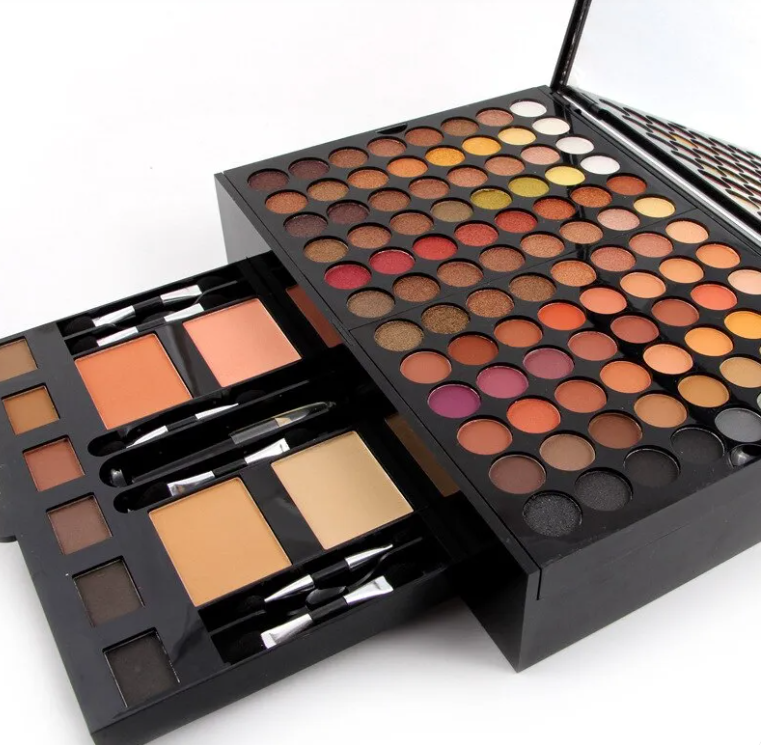 Set de Sombras y Rubor de 180 Colores