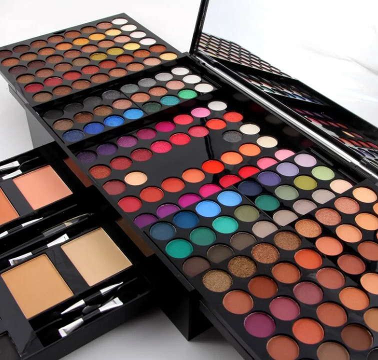 Set de Sombras y Rubor de 180 Colores